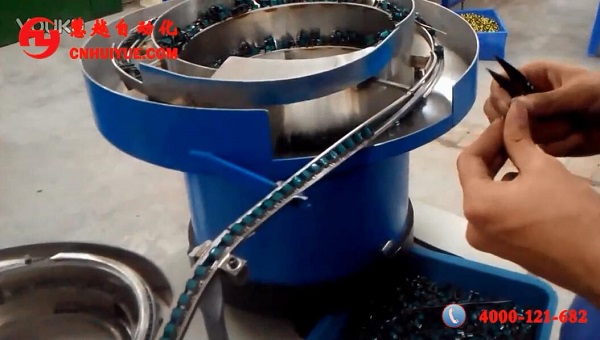 全自動磁芯組裝包膠機(jī)實物圖 全自動磁芯組裝包膠機(jī)實物圖